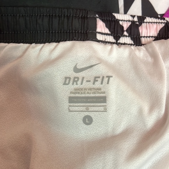 Nike Running Shorts - Picture 3 of 3